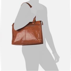Chic Tan Leather Shoulder Bag